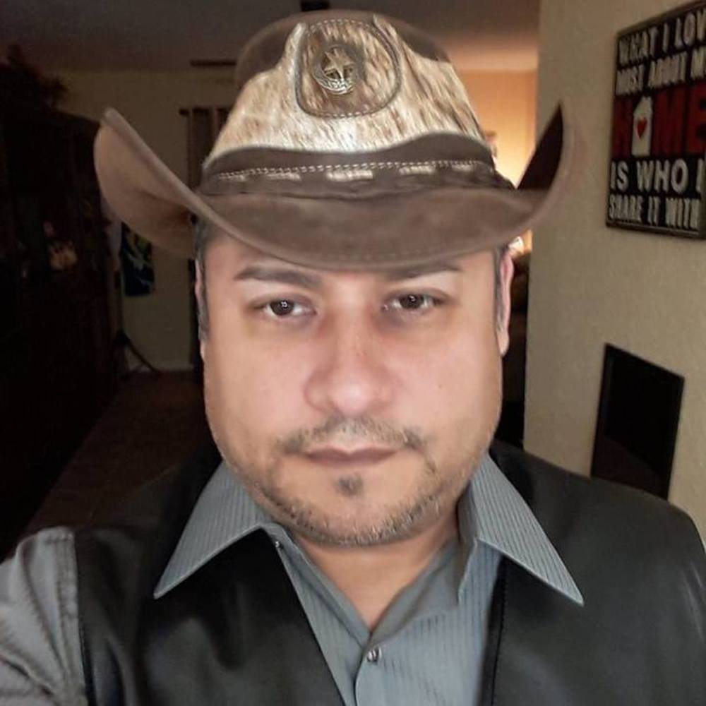 Meet your Posher, Javier